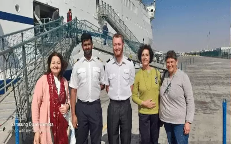 أكبر معرض للكتب على السفينة لوغوس