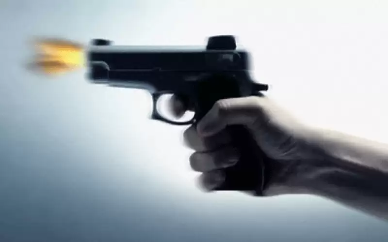 أب يقتل ابنه رميا بالرصاص في