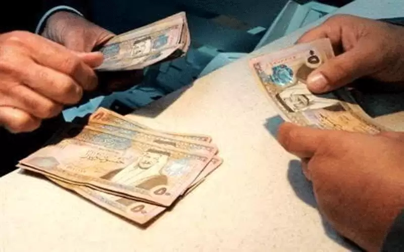 الحكومة تدفع الرواتب التقاعدية للعسكريين لسن