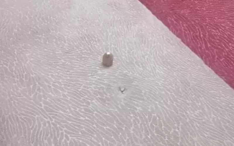 رصاصة طائشة تخترق باب منزل في