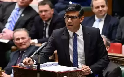 ريشي سوناك يقيل أحد وزرائه بعد