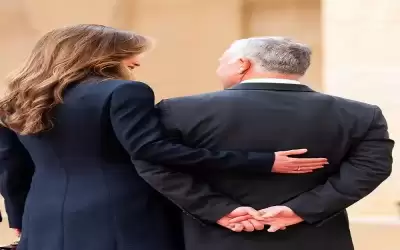 الملكة مهنئة الملك بميلاده: ليس هناك
