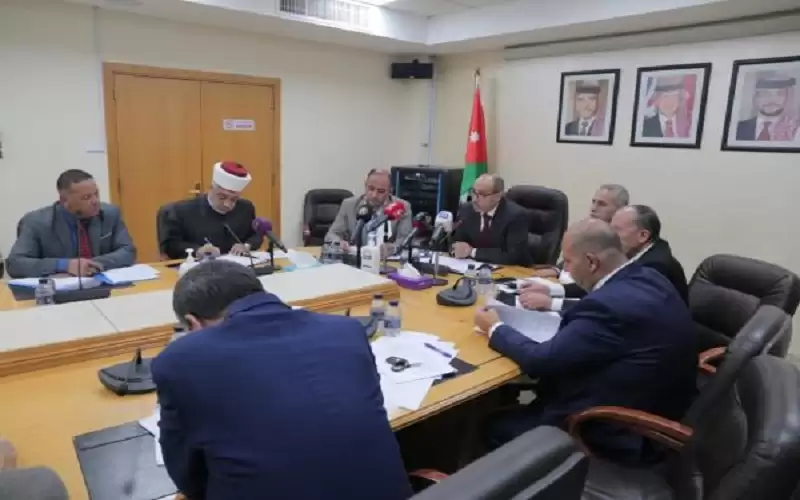وزير الاوقاف: مساجد تبنى دون موافقتنا