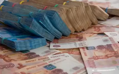 الروبل الروسي ينخفض إلى أدنى مستوى