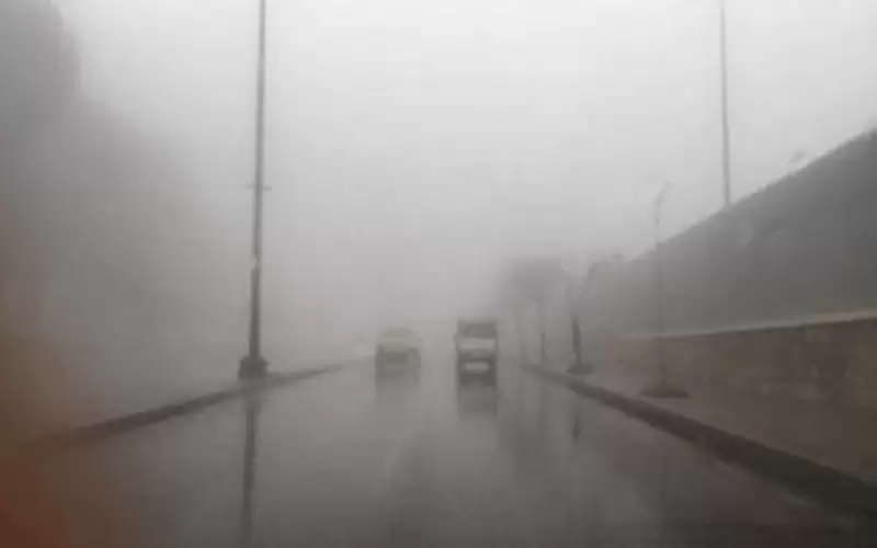 إصابتان باصطدام مركبة في جدار على