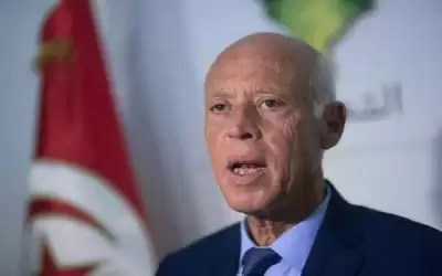 الرئيس التونسي يقيل وزيرين