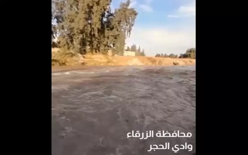 ارتفاع منسوب سيل الزرقاء .. والامن