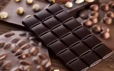 الشوكولاتة علاج .. طبيب روسي يفجر
