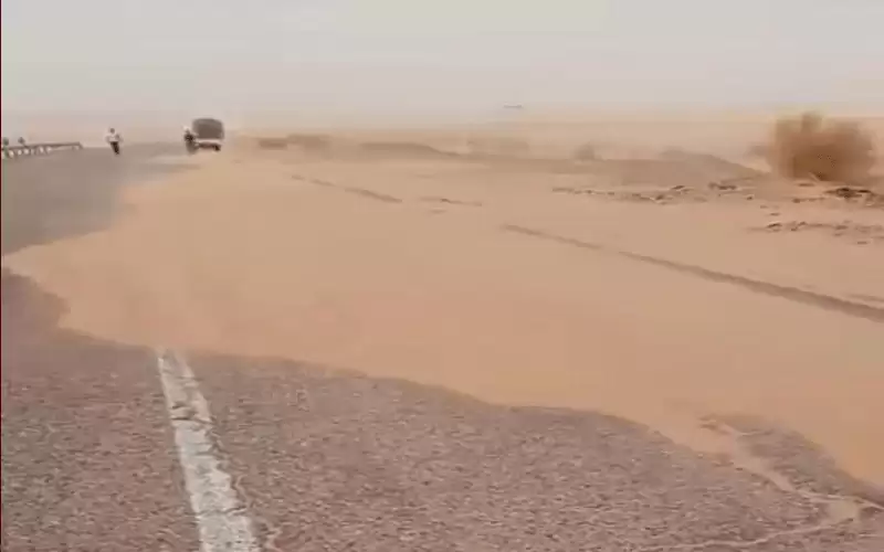 الدوريات الخارجية تحذر من تشكل الكثبان
