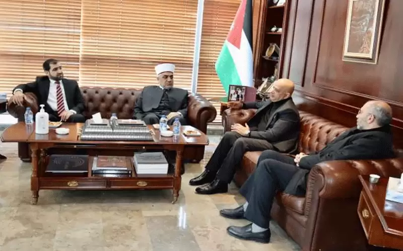تجارة الأردن تبحث الفرص الاستثمارية بالسياحة