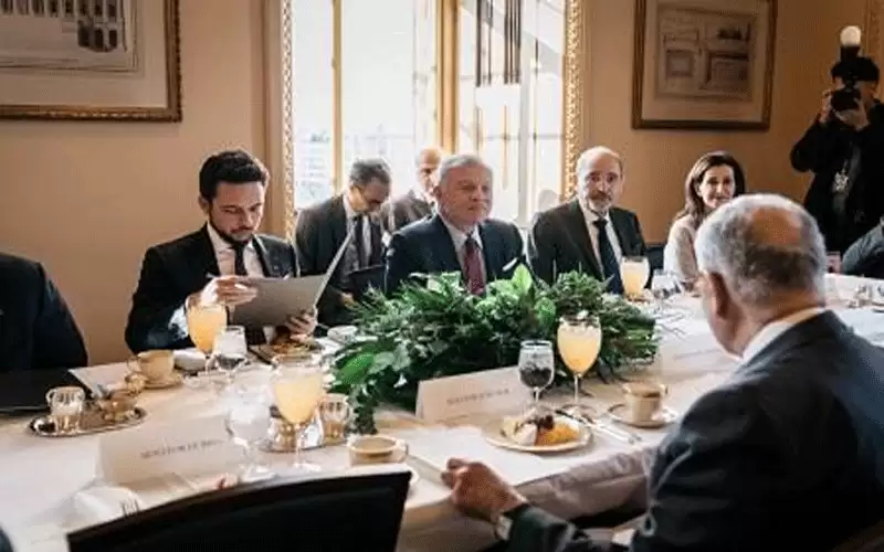 الملك يلتقي قيادات مجلس الشيوخ الأميركي