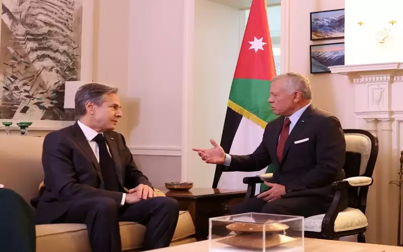 الملك يبحث مع وزير الخارجية الأميركي