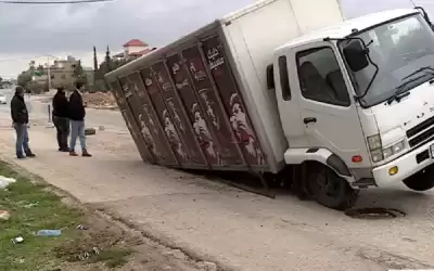 الإدارة المحلية تعزو سقوط المركبات بالحفريات