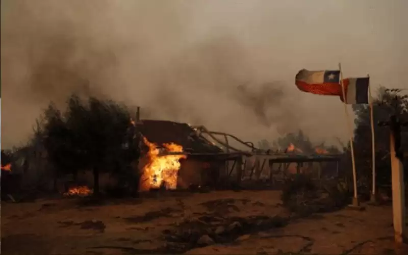 13 قتيلا بأكثر من 200 حريق