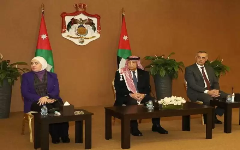 العيسوي يسلم الدعم الملكي لجمعيات ومراكز