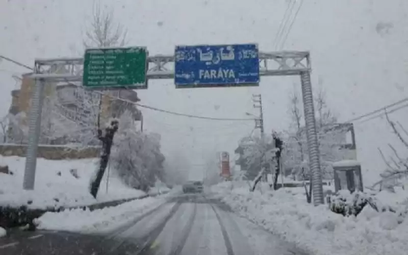 عاصفة ثلجية قطبية ورياح شديدة تضرب