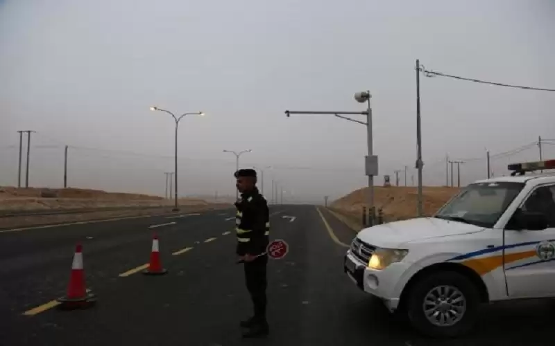 الدوريات الخارجية تحذر من الرياح والغبار