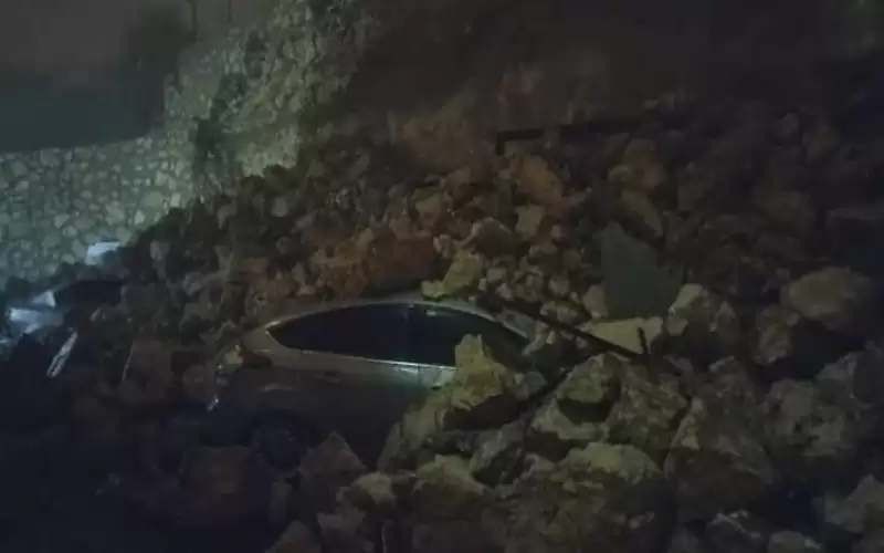 إجراءات إدارية وقانونية بحق مالك جدار