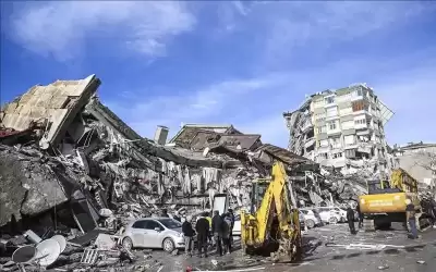 ارتفاع حصيلة قتلى الزلزال بتركيا إلى