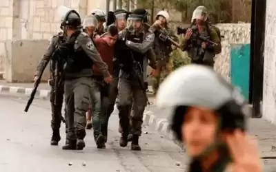 الاحتلال يعتقل 14 فلسطينيا بالضفة الغربية