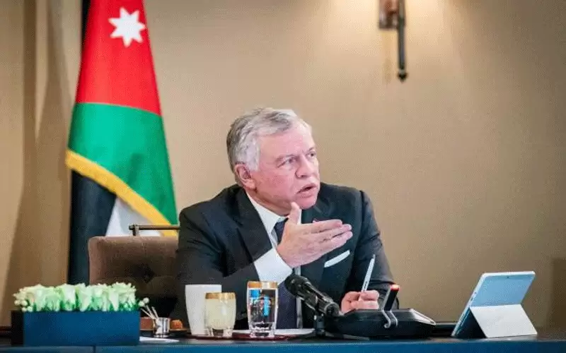 الملك يلتقي مجموعة من اساتذة العلوم