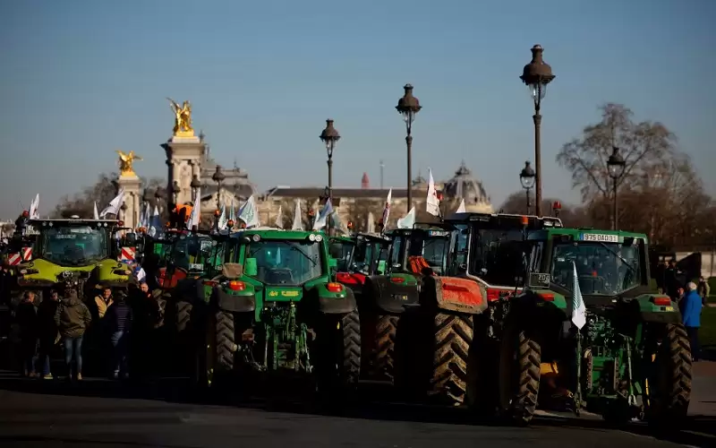 تظاهرة لمزارعين وجرارات في باريس احتجاجا