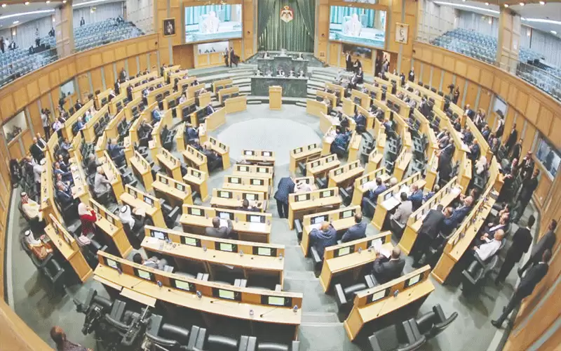 موازنة 2023 وضعف حجج اليمين واليسار