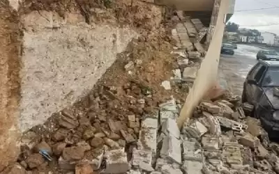 بلدية جرش تتعامل مع انهيار جدار