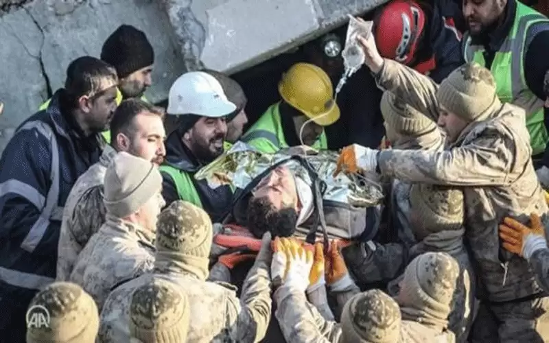 إنقاذ محاصرين بعد مائة ساعة تحت