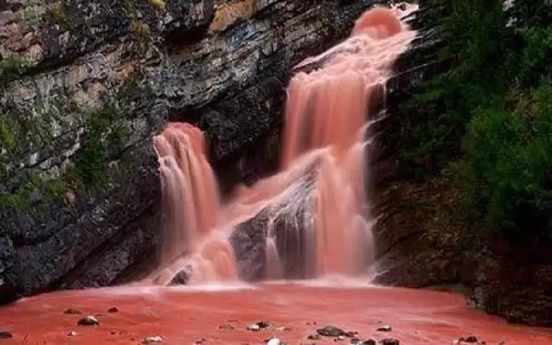 شلالات الدم .. أغرب المناطق في