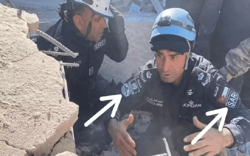 ما معنى العلامة الزرقاء وكلمة sar