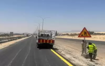 بدء أعمال الصيانة على طريق الموقر