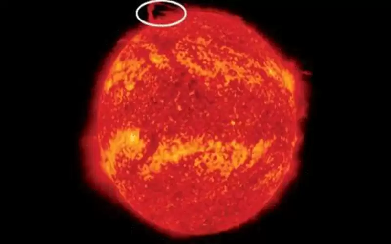 انفصال جزء من الشمس للمرة الأولى