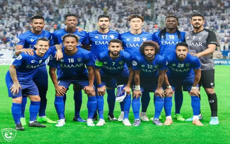 الهلال السعودي يحمل آمال الكرة العربية