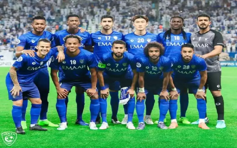 الهلال السعودي يحمل آمال الكرة العربية