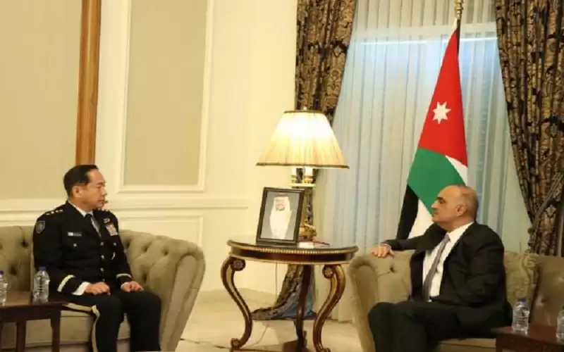 الخصاونة يستقبل رئيس هيئة الأركان المشتركة