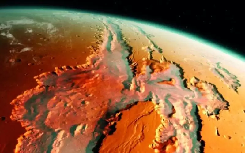 بحيرة ماء على المريخ