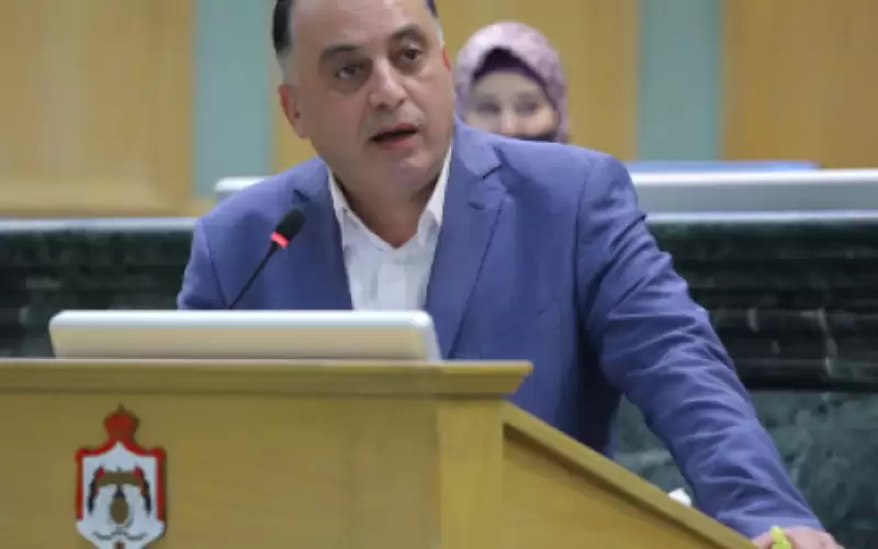 الظهراوي: طول ما خريج الطب والهندسة