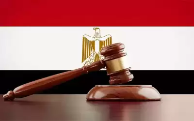 خدع زوجته مدة 23 عاما.. حبس