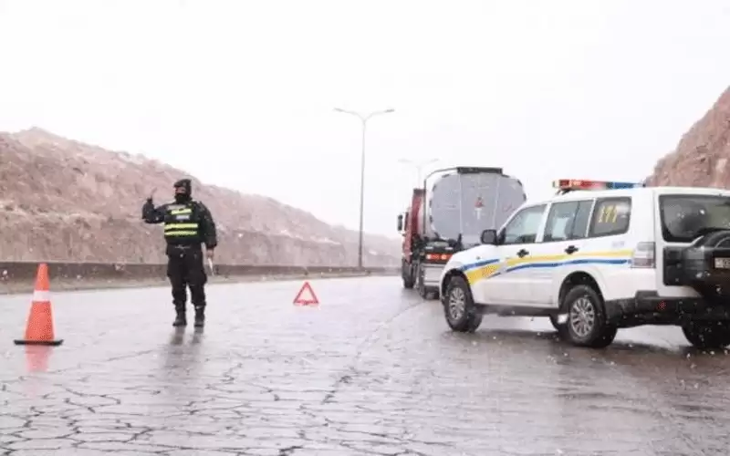 ضبط حافلة ركاب محملة 19 راكبا