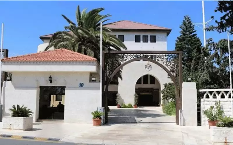 موظـفون حكوميون إلى التقاعد (أسماء)