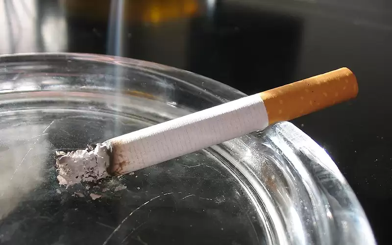 سيجارة تتسبب بهتك عرض مراهق بالأردن