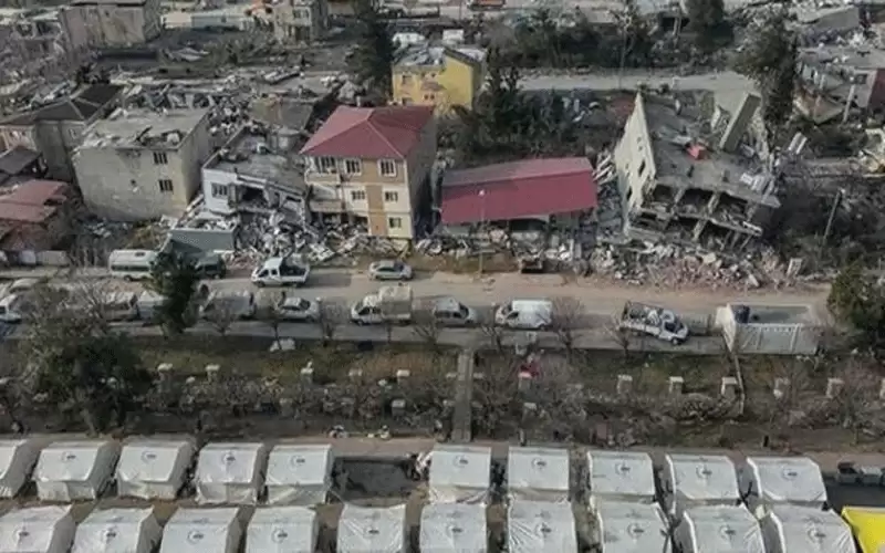 سماع اصوات انهيار المباني جراء الزلزال