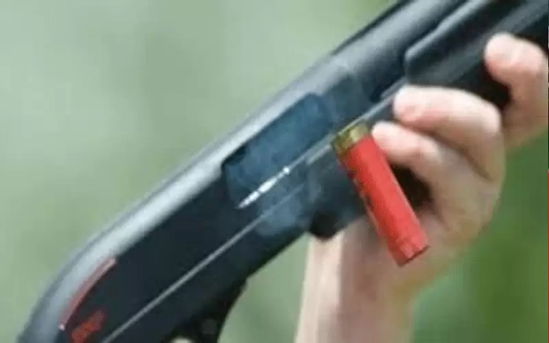 السجن لشخصين سرقا سائق تحت تهديد