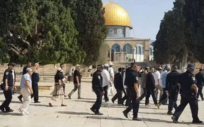 مستوطنون متطرفون يقتحمون المسجد الاقصى