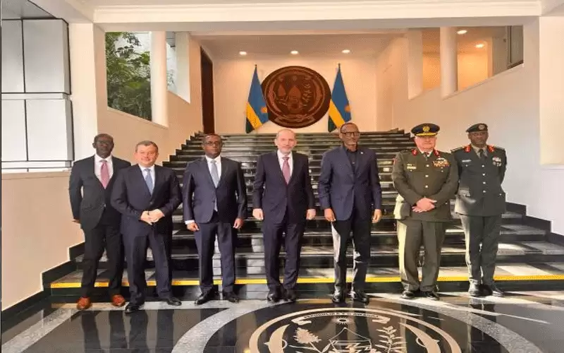 وزير الخارجية ينقل رسالة من الملك