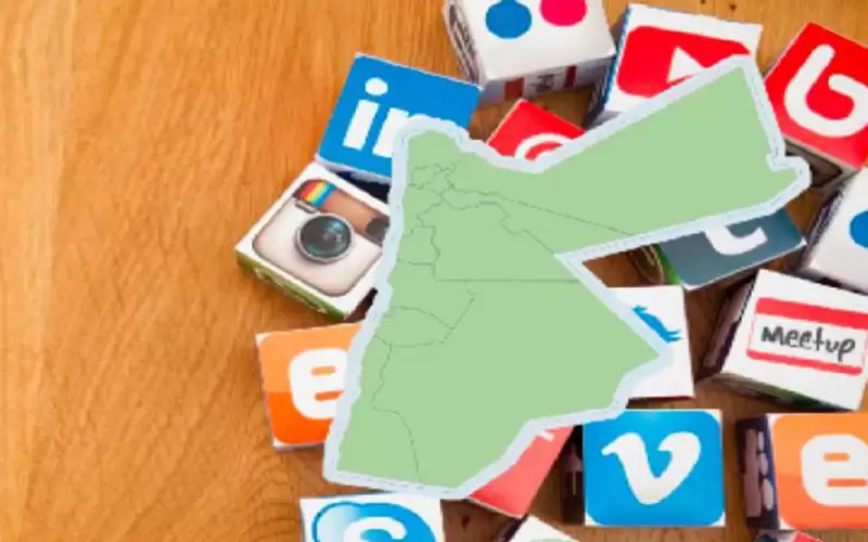 شبكات التواصل الاجتماعي متهمة بالإرهاب.. وتخشى