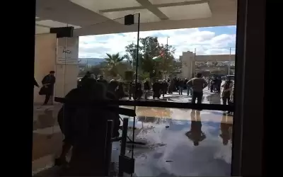 انهيار أجزاء من سقف مبنى مستشفى