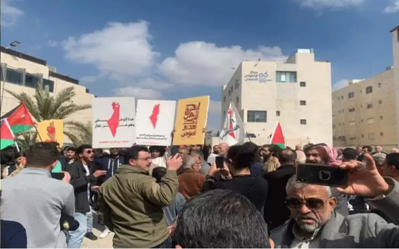 وقفة تضامنية في عمان تنديدا بالعدوان