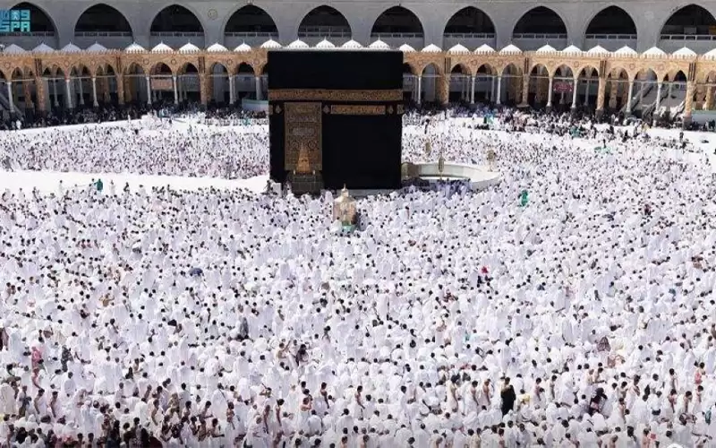 أكثر من 750 ألف مصل يؤدون